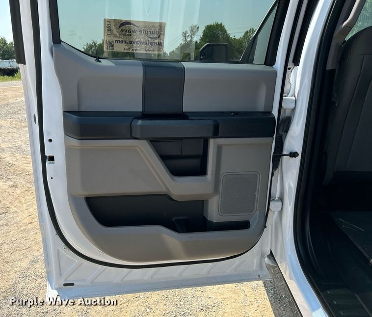 image for item DJ6271 2018 Ford F150 XL  SuperCrew pickup truck