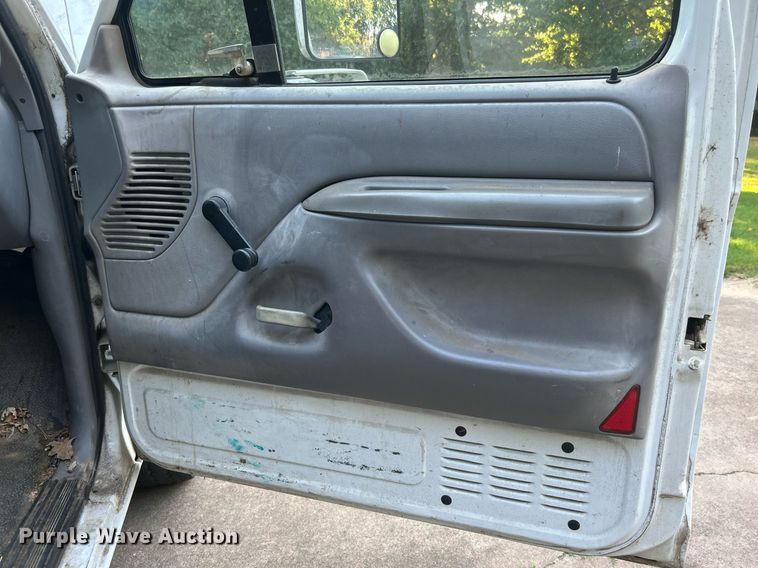 image for item DJ6273 1996 Ford F250  SuperCab pickup truck