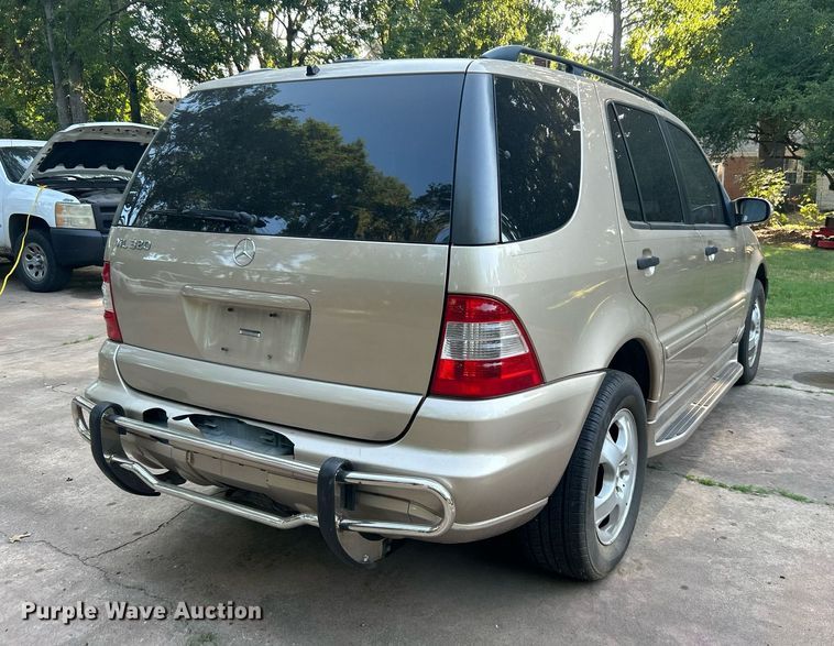 image for item DJ6275 2002 Mercedes Benz ML320  SUV