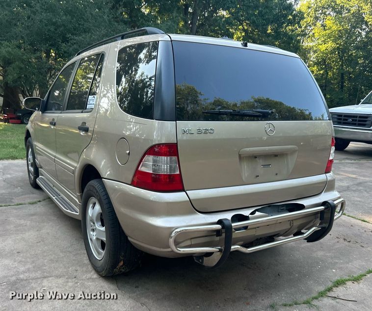 image for item DJ6275 2002 Mercedes Benz ML320  SUV