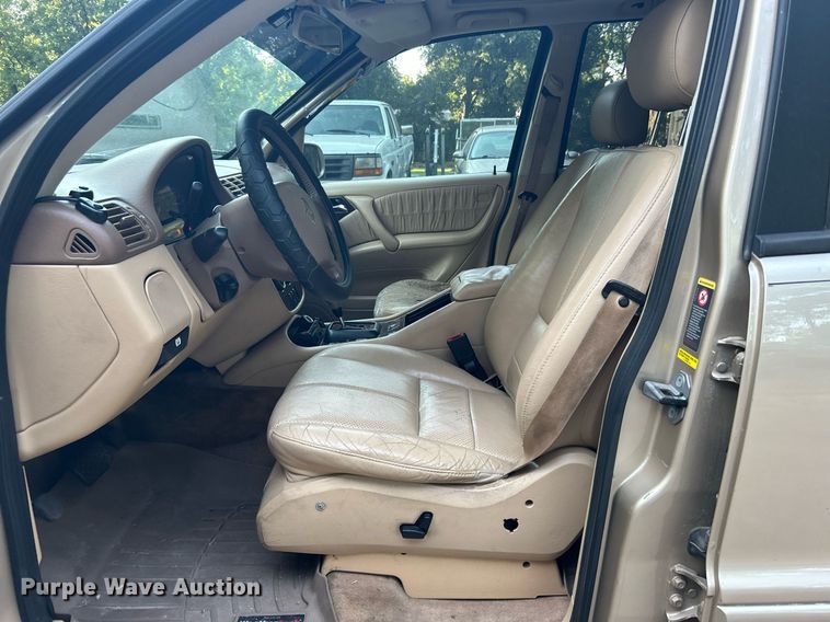 image for item DJ6275 2002 Mercedes Benz ML320  SUV