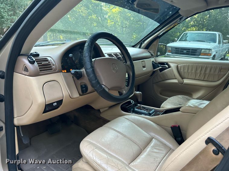 image for item DJ6275 2002 Mercedes Benz ML320  SUV