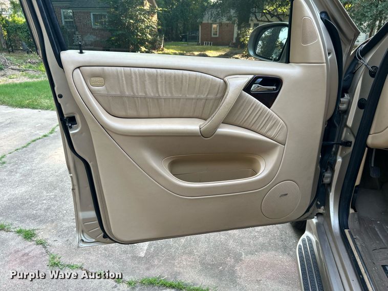 image for item DJ6275 2002 Mercedes Benz ML320  SUV