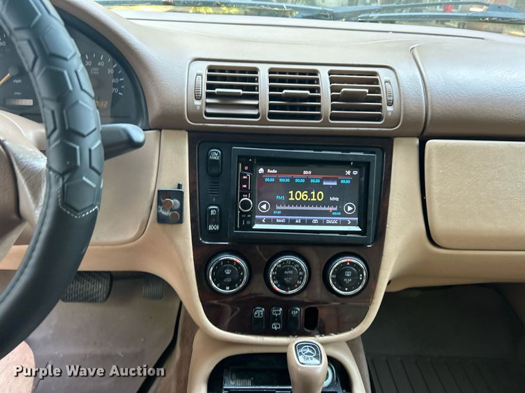 image for item DJ6275 2002 Mercedes Benz ML320  SUV