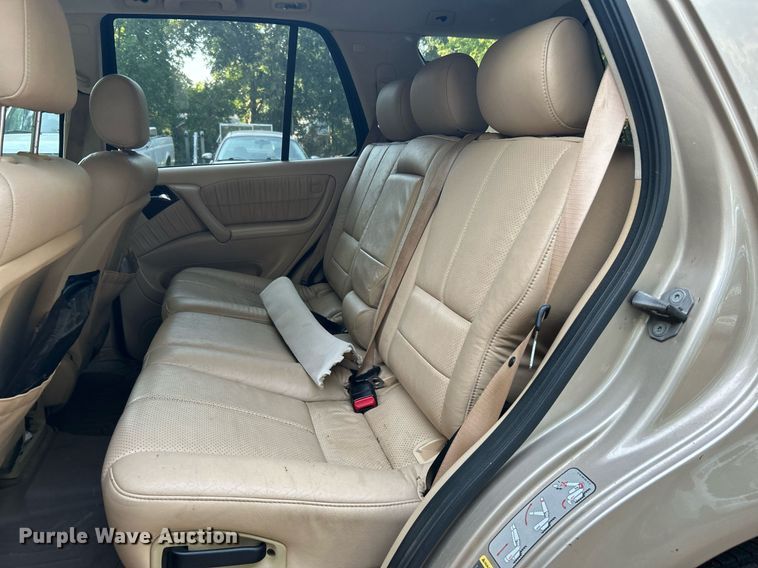 image for item DJ6275 2002 Mercedes Benz ML320  SUV