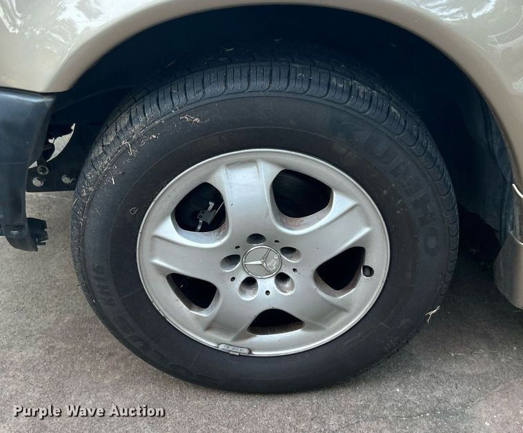 image for item DJ6275 2002 Mercedes Benz ML320  SUV