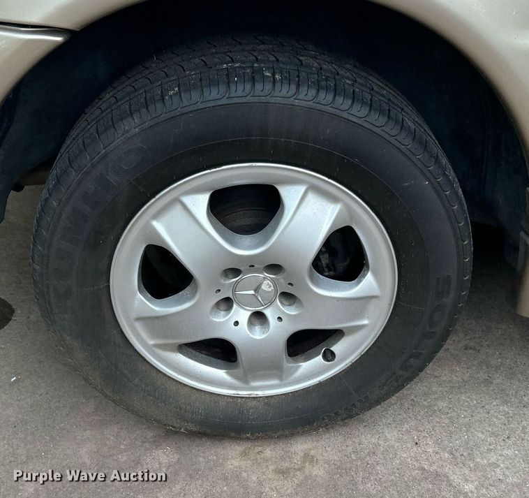 image for item DJ6275 2002 Mercedes Benz ML320  SUV