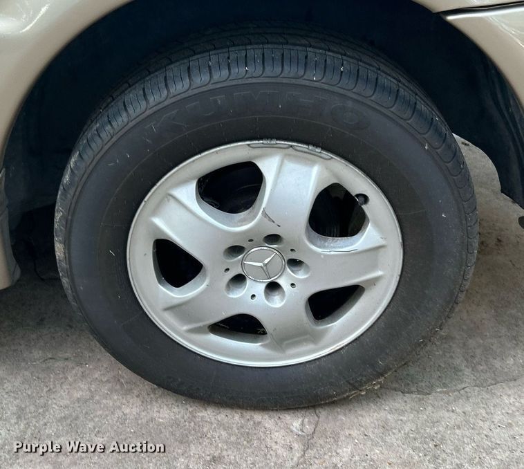 image for item DJ6275 2002 Mercedes Benz ML320  SUV