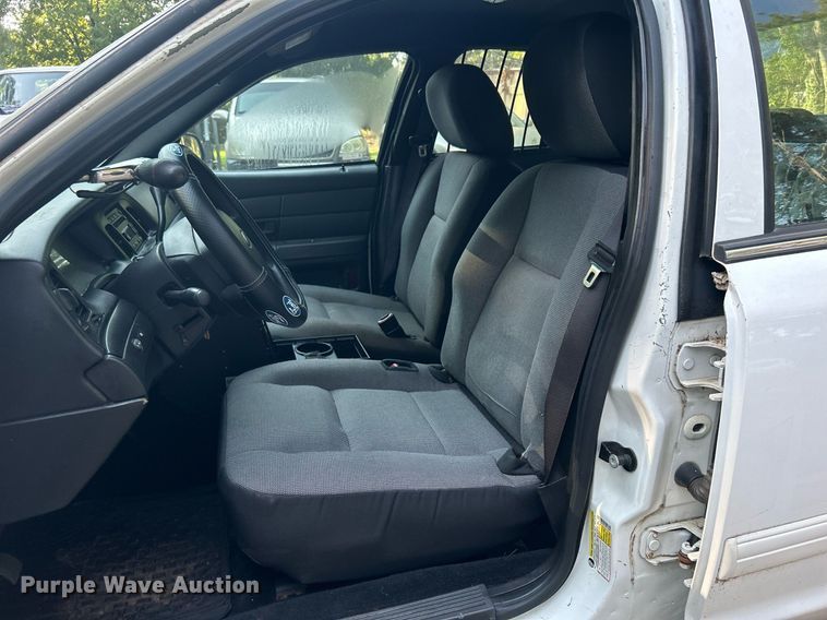 image for item DJ6277 2011 Ford Crown Victoria Police Interceptor