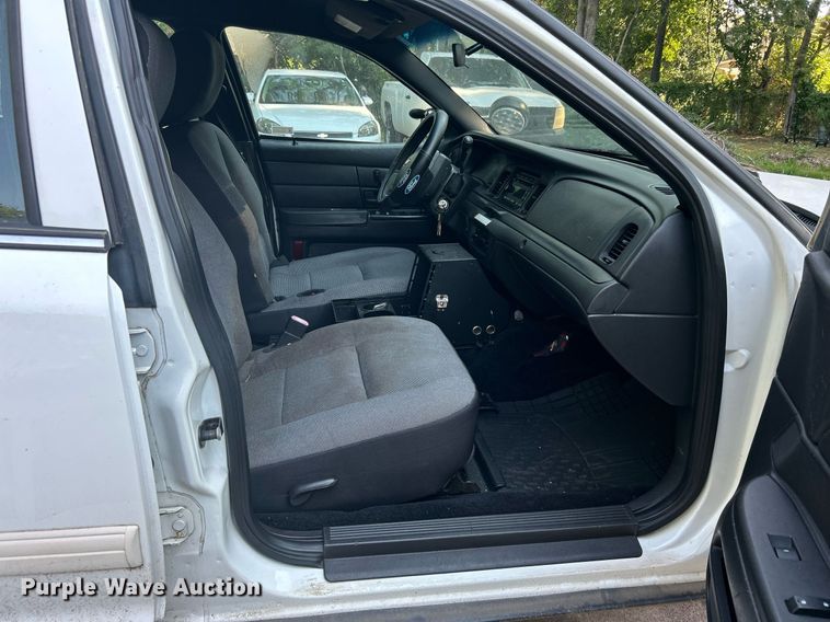 image for item DJ6277 2011 Ford Crown Victoria Police Interceptor