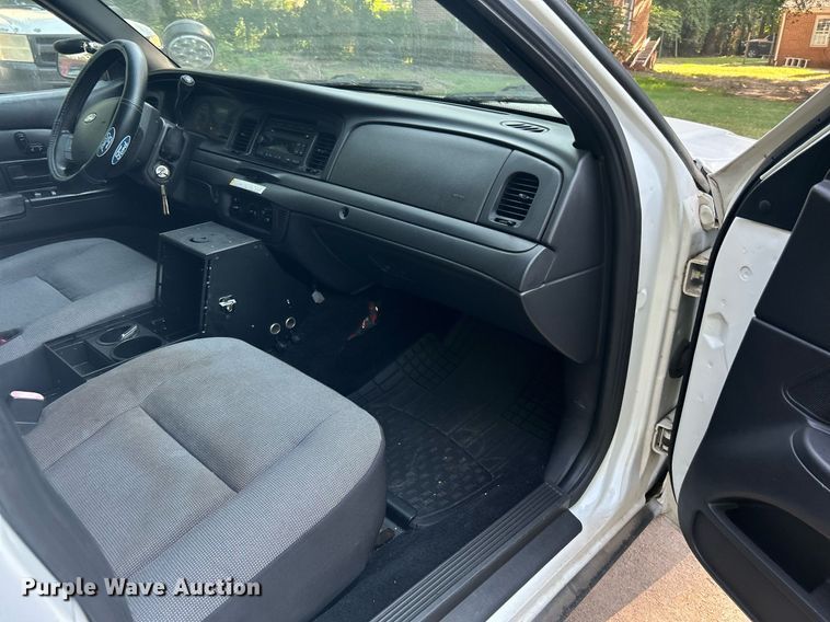 image for item DJ6277 2011 Ford Crown Victoria Police Interceptor