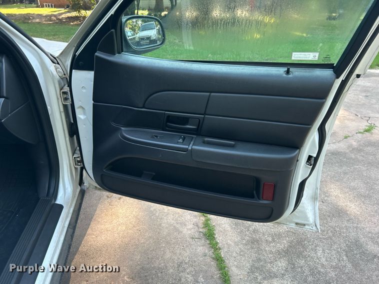 image for item DJ6277 2011 Ford Crown Victoria Police Interceptor