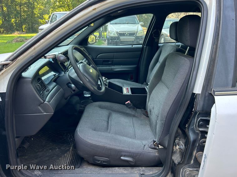 image for item DJ6278 2004 Ford Crown Victoria Police Interceptor