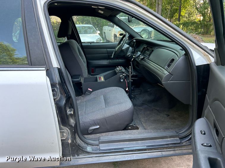 image for item DJ6278 2004 Ford Crown Victoria Police Interceptor