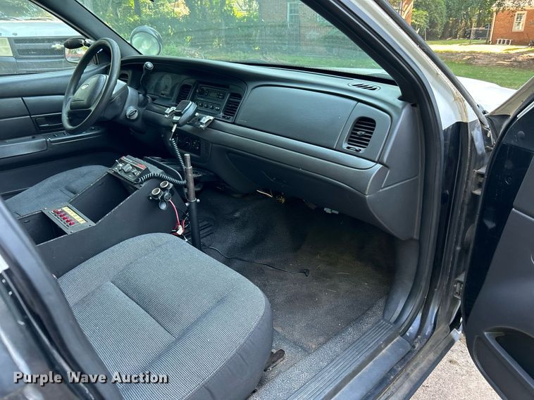 image for item DJ6278 2004 Ford Crown Victoria Police Interceptor
