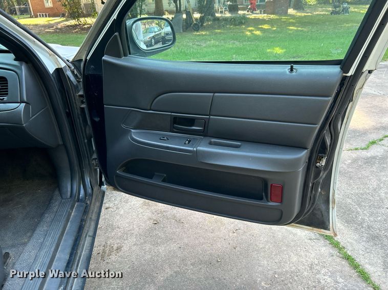 image for item DJ6278 2004 Ford Crown Victoria Police Interceptor