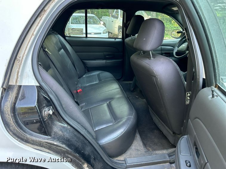 image for item DJ6278 2004 Ford Crown Victoria Police Interceptor