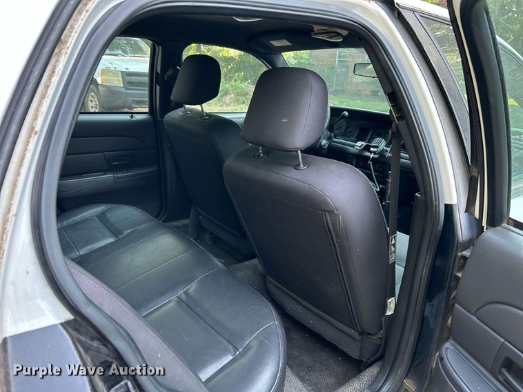 image for item DJ6278 2004 Ford Crown Victoria Police Interceptor
