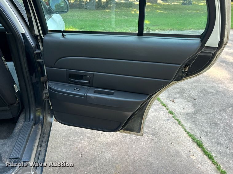 image for item DJ6278 2004 Ford Crown Victoria Police Interceptor