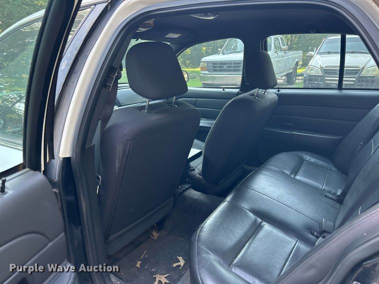 image for item DJ6278 2004 Ford Crown Victoria Police Interceptor