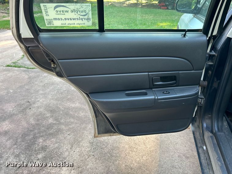 image for item DJ6278 2004 Ford Crown Victoria Police Interceptor