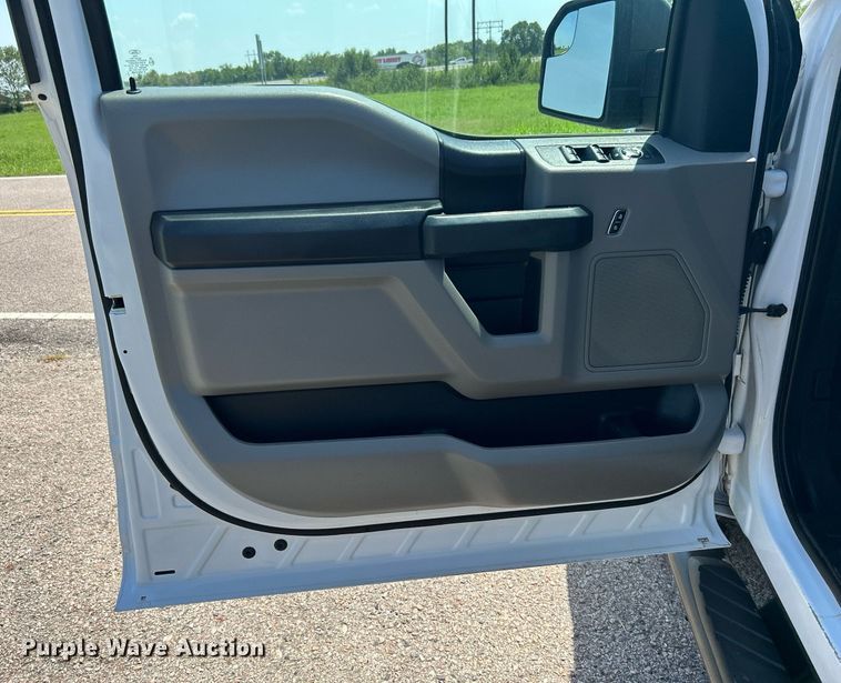 image for item DJ6282 2019 Ford F150 XL  SuperCrew pickup truck