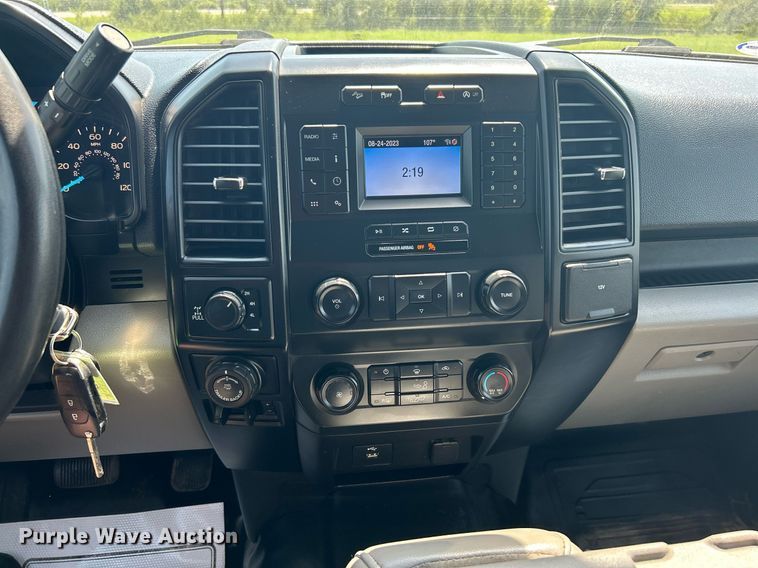 image for item DJ6282 2019 Ford F150 XL  SuperCrew pickup truck