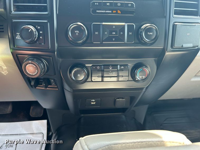 image for item DJ6282 2019 Ford F150 XL  SuperCrew pickup truck