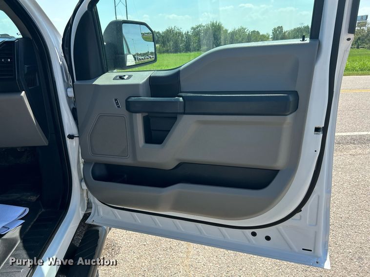 image for item DJ6282 2019 Ford F150 XL  SuperCrew pickup truck