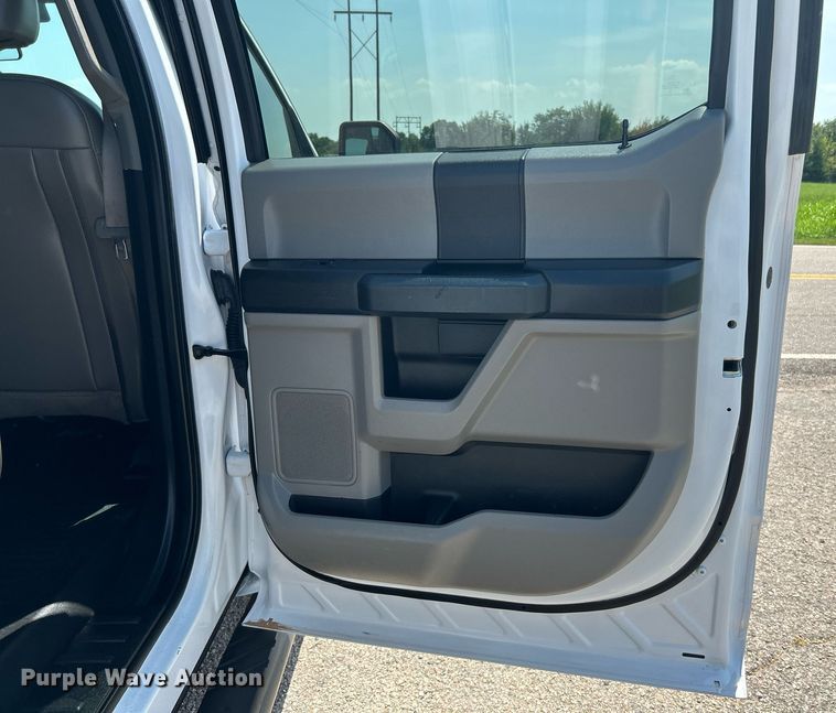 image for item DJ6282 2019 Ford F150 XL  SuperCrew pickup truck