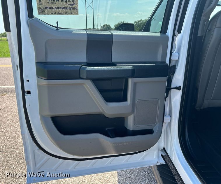 image for item DJ6282 2019 Ford F150 XL  SuperCrew pickup truck