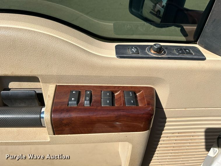 image for item DJ6285 2008 Ford F250 Super Duty Lariat King Ranch  Crew Cab pickup truck