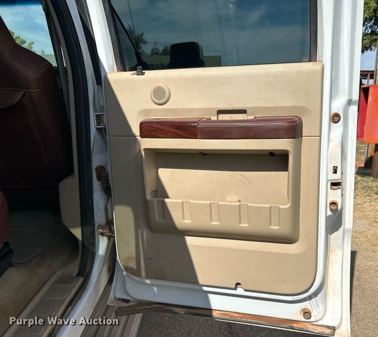 image for item DJ6285 2008 Ford F250 Super Duty Lariat King Ranch  Crew Cab pickup truck