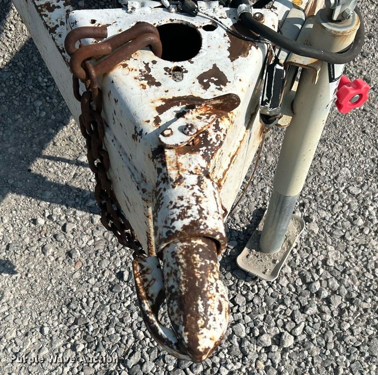 image for item DJ6290 1994 CM  enclosed cargo trailer