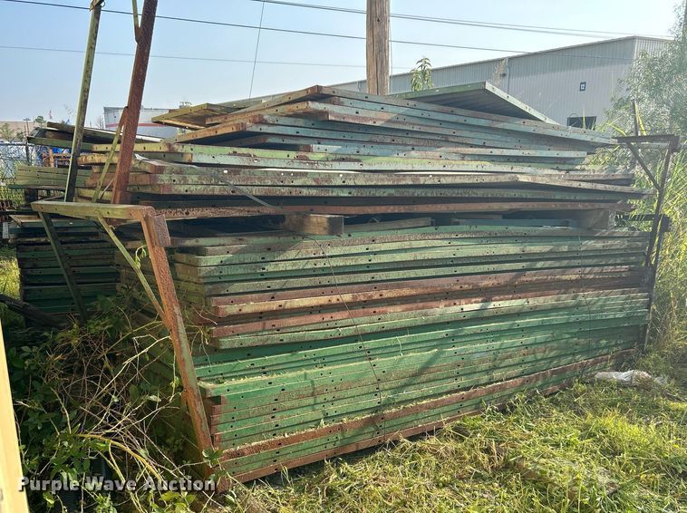 image for item DJ6293 Approximately 190 pole barn wall sections