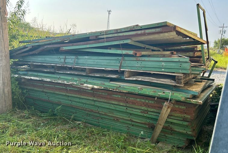 image for item DJ6293 Approximately 190 pole barn wall sections