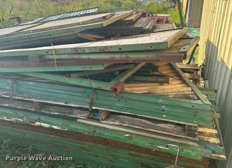 image for item DJ6293 Approximately 190 pole barn wall sections