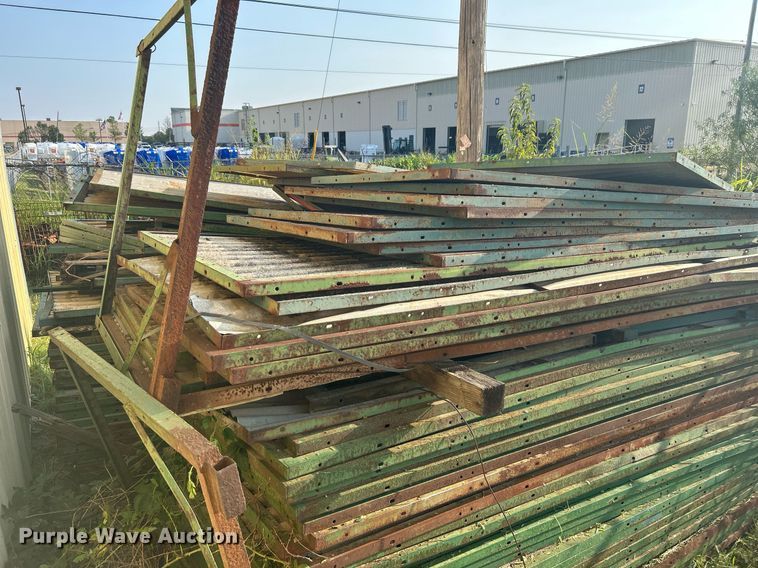 image for item DJ6293 Approximately 190 pole barn wall sections