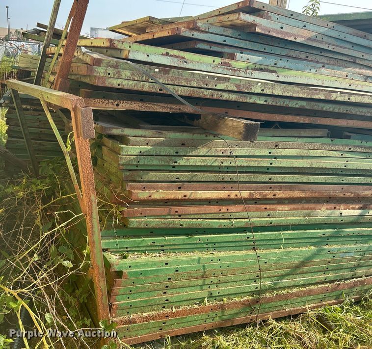 image for item DJ6293 Approximately 190 pole barn wall sections