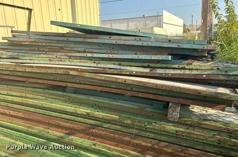 image for item DJ6293 Approximately 190 pole barn wall sections