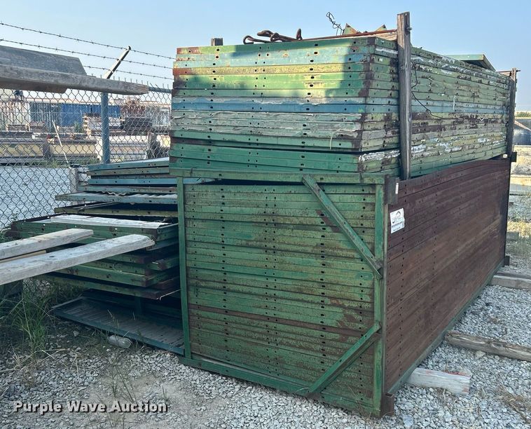 image for item DJ6293 Approximately 190 pole barn wall sections