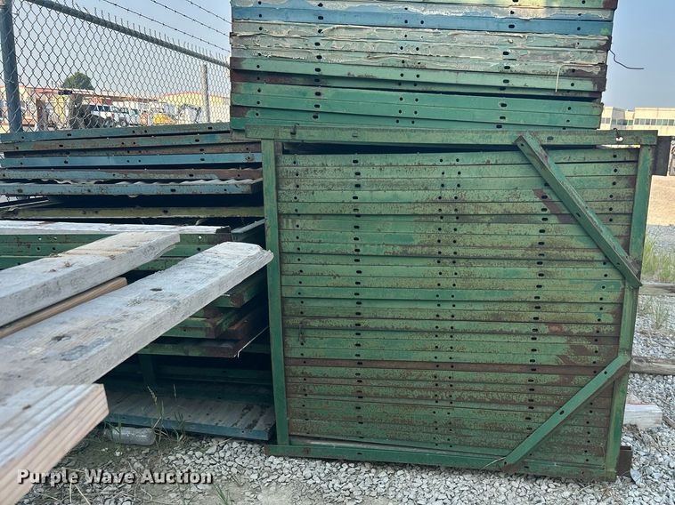 image for item DJ6293 Approximately 190 pole barn wall sections