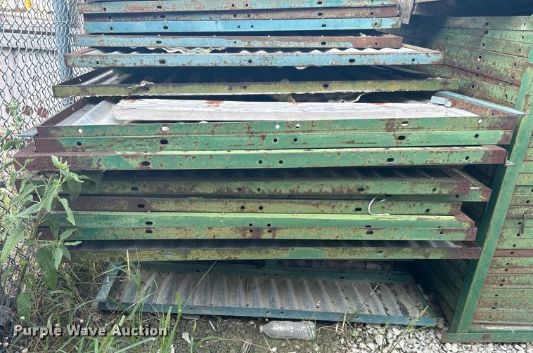 image for item DJ6293 Approximately 190 pole barn wall sections