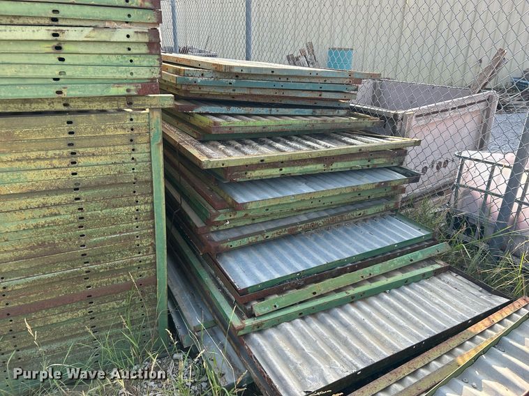 image for item DJ6293 Approximately 190 pole barn wall sections