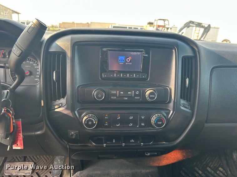 image for item DJ6295 2015 Chevrolet Silverado 1500  Crew Cab pickup truck