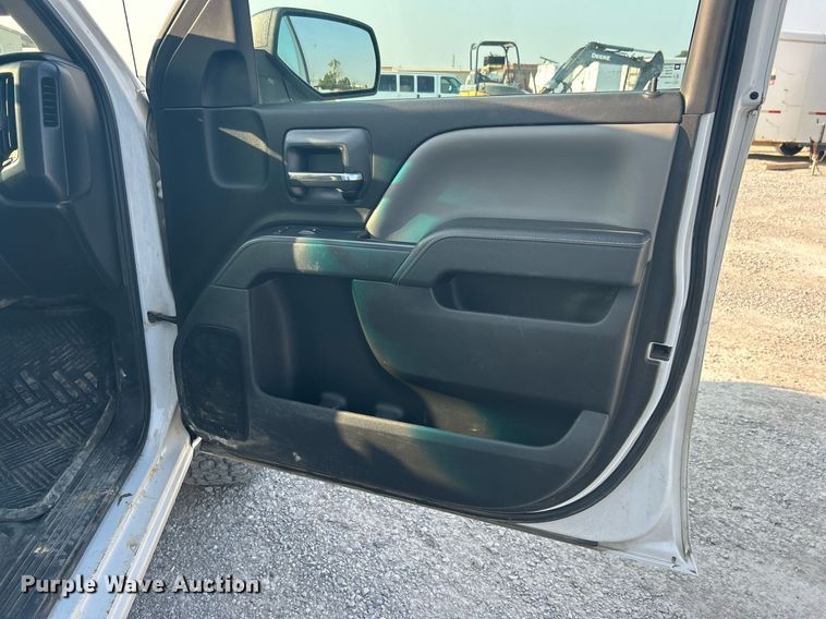 image for item DJ6295 2015 Chevrolet Silverado 1500  Crew Cab pickup truck