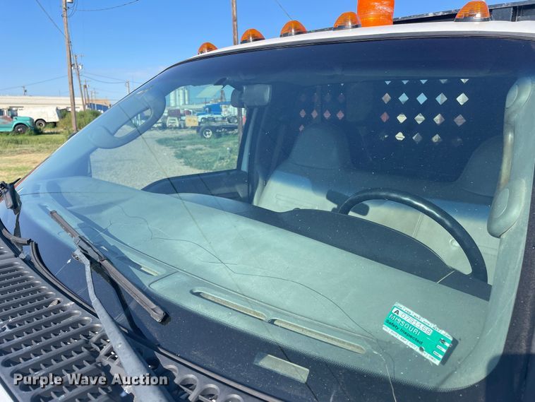 image for item DK2494 2005 Ford F550 Super Duty  flatbed truck