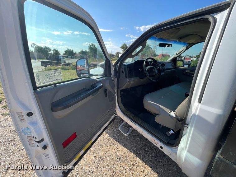 image for item DK2494 2005 Ford F550 Super Duty  flatbed truck