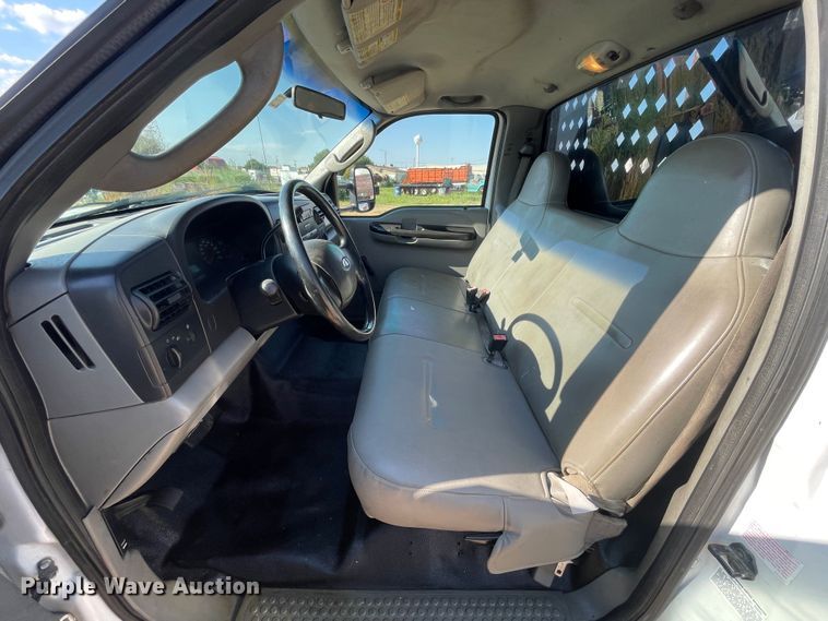 image for item DK2494 2005 Ford F550 Super Duty  flatbed truck