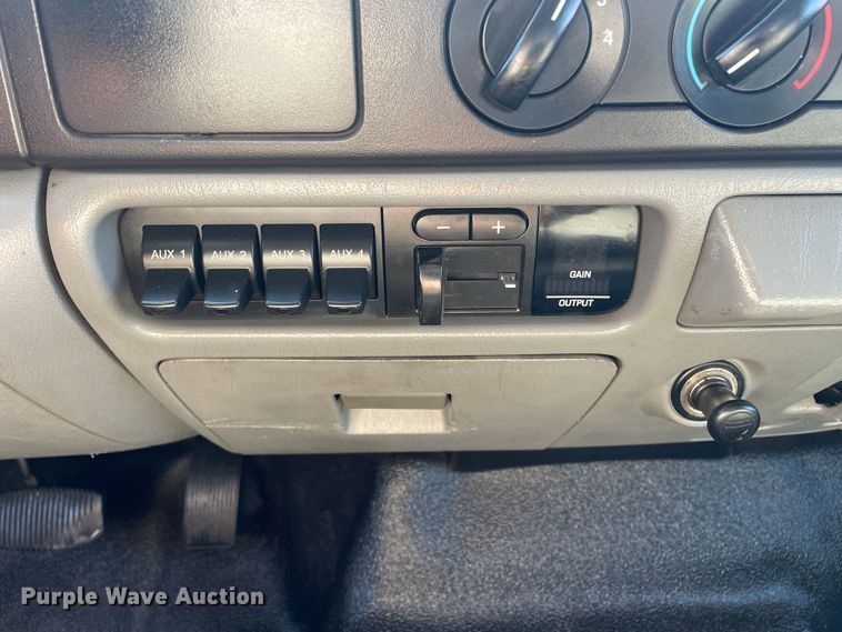 image for item DK2494 2005 Ford F550 Super Duty  flatbed truck